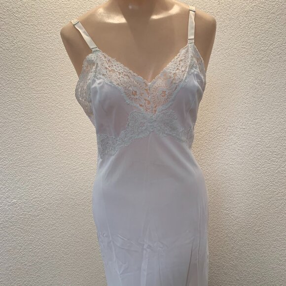 Vintage Pembroke lace trim off white slip size 34R great condition - Picture 1 of 8